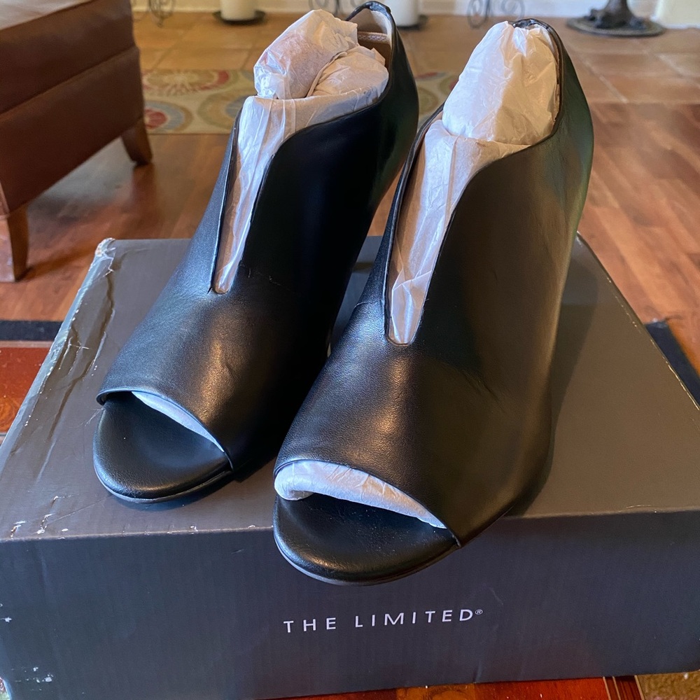 The Limited Black Open-Toe V-Cut Leather Heels